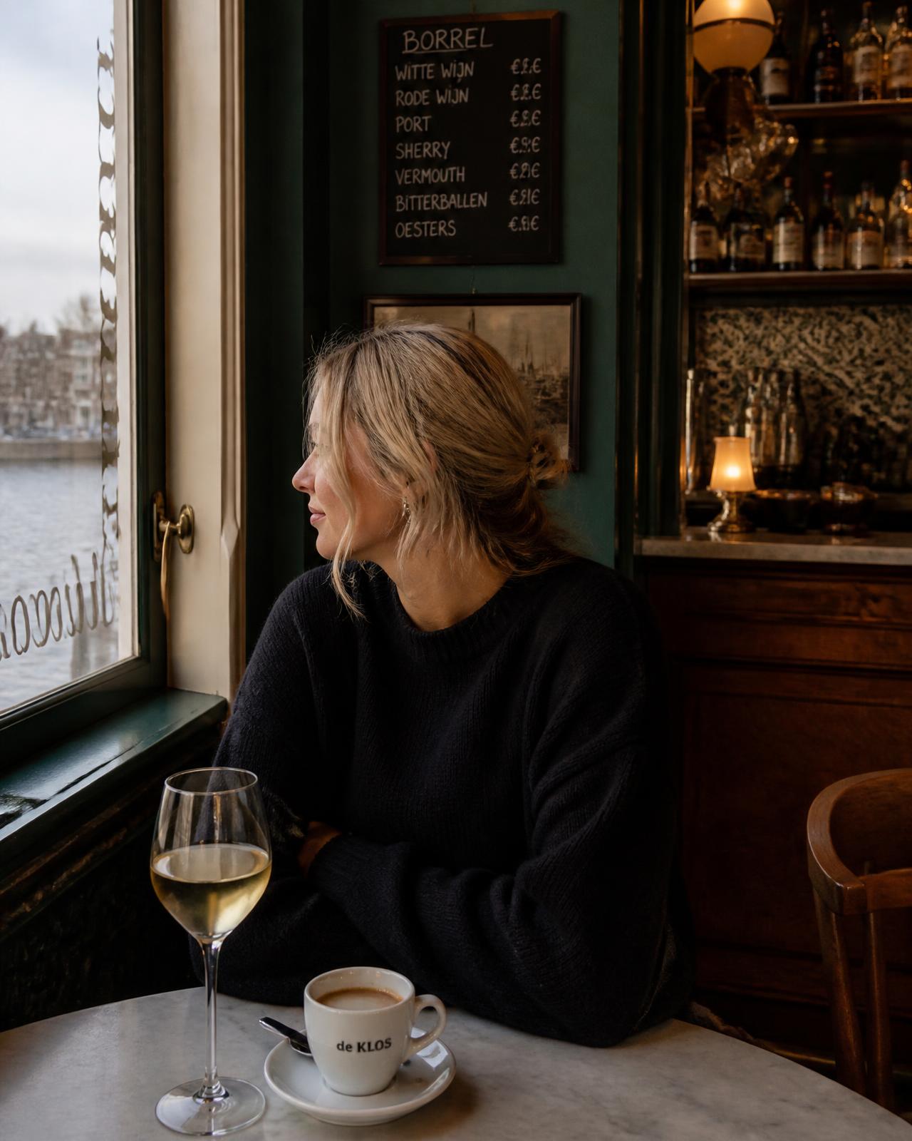 Sfeervol interieur van Café Vechtzicht (sfeerbeeld — vervangbaar)